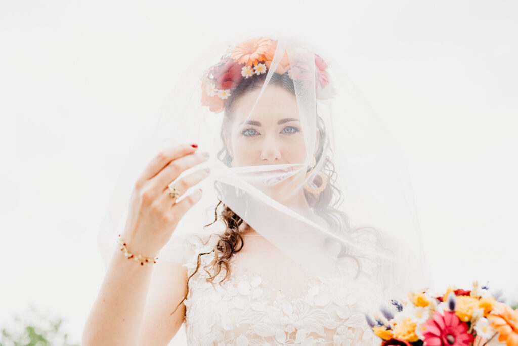 bride with paper flowers bouquet and accessories