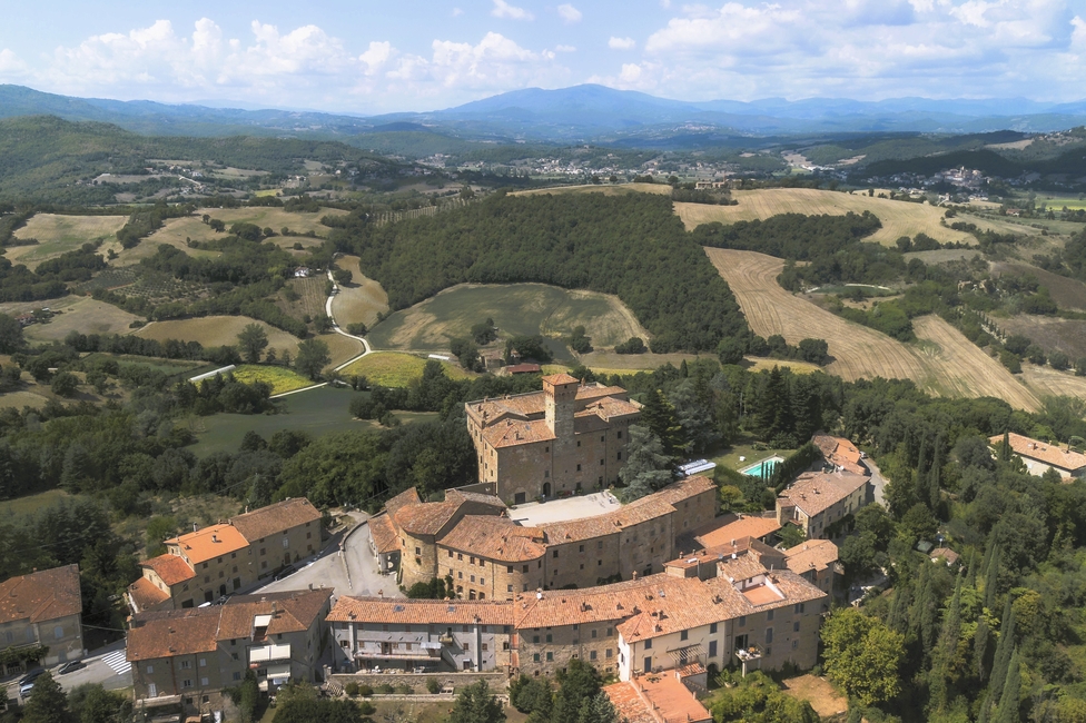 getting married in a Italian Borgo Lippiano overview